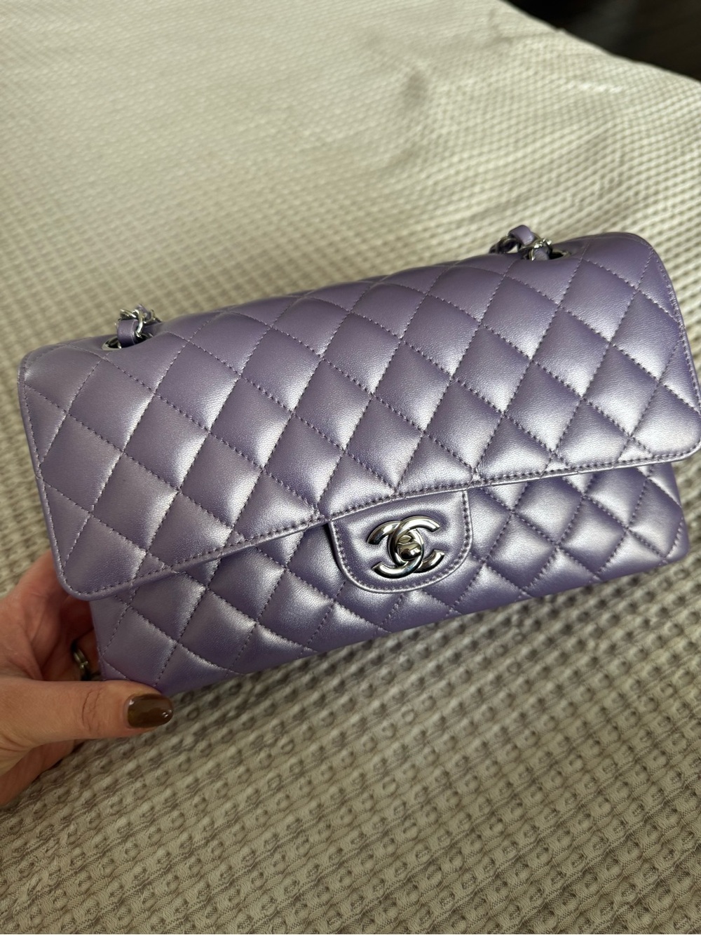 CHANEL Lavender Quilted Lambskin Classic Flap medium 23P - Picture 2 of 16